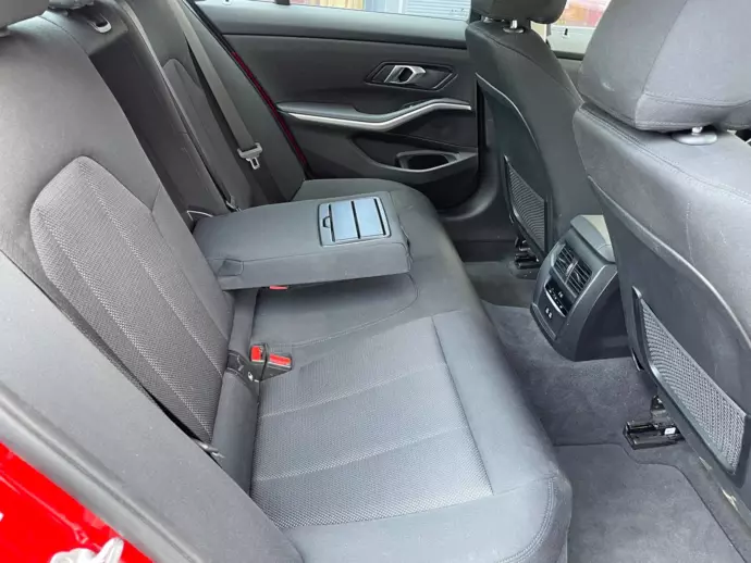rental BMW 320i 320i AT photo 8
